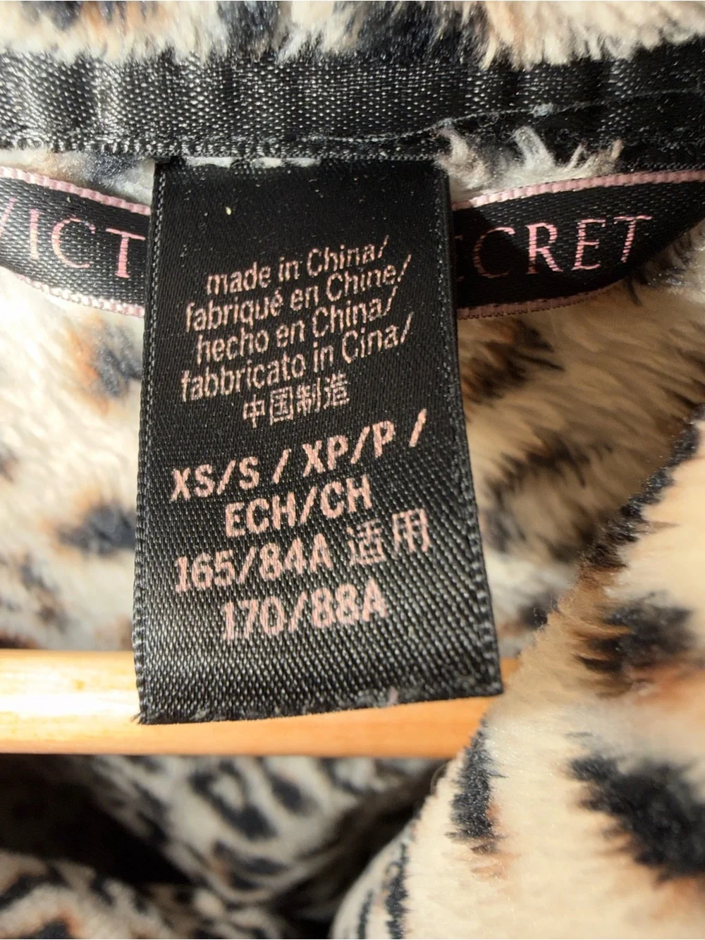 Victoria’s Secret Sz XS Bathrobe Leopard Animal Print Robe Warm Pockets Pajamas